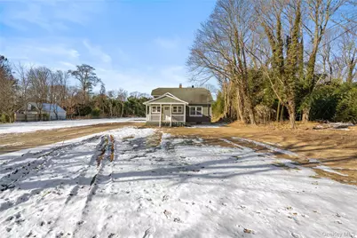 450 Munsell Road, Patchogue, NY 11772 - Photo 2