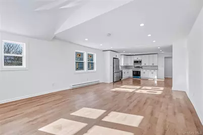 450 Munsell Road, Patchogue, NY 11772 - Photo 6