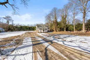 450 Munsell Rd, Patchogue, NY 11772 - Photo 4