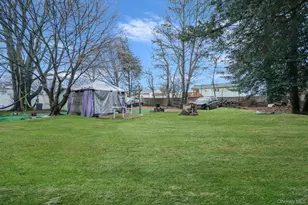 50 Meadowbrook Dr, Brentwood, NY 11717 - Photo 18