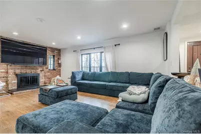 15 Sinclair Martin Drive, Roslyn, NY 11576 - Photo 6