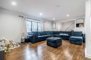 15 Sinclair Martin Dr, Roslyn, NY 11576 - Photo 8