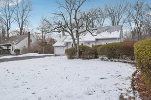 375 Laurel Rd, Pearl River, NY 10965 - Photo 4