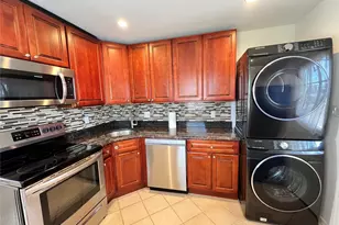 137 Center Ln, Levittown, NY 11756 - Photo 2