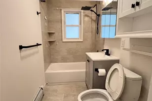 137 Center Ln, Levittown, NY 11756 - Photo 8