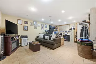 63-45 77th Pl, Middle Village, NY 11379 - Photo 20