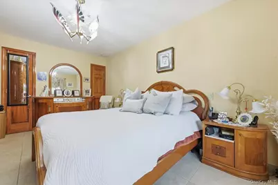 63-45 77th Place, Middle Village, NY 11379 - Photo 16