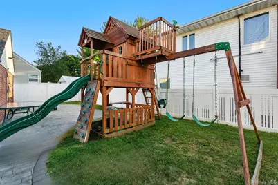 40 Hendrickson Avenue, Lynbrook, NY 11563 - Photo 18