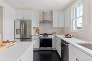 33 S Windsor Ave, Brightwaters, NY 11718 - Photo 12