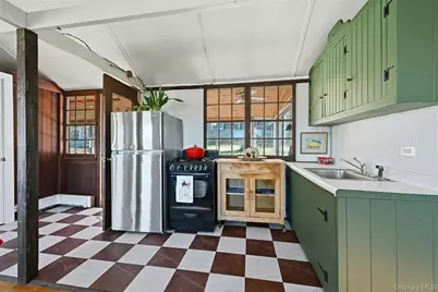 875 Oak Avenue, Southold, NY 11971 - Photo 8