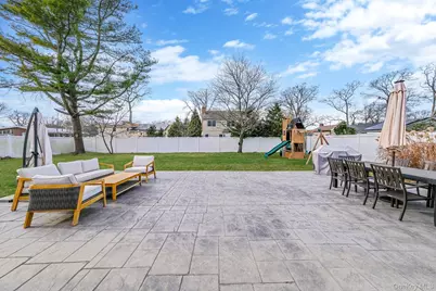 114 Monroe Avenue, Patchogue, NY 11772 - Photo 4