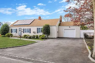 114 Monroe Ave, Patchogue, NY 11772 - Photo 2