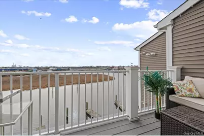 422 Marina Pointe Drive #422, East Rockaway, NY 11518 - Photo 10