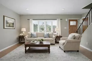 47 Vincent Rd, Hicksville, NY 11801 - Photo 4