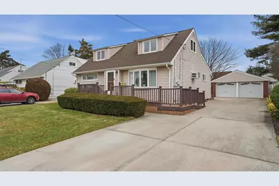 47 Vincent Road, Hicksville, NY 11801 - Photo 2