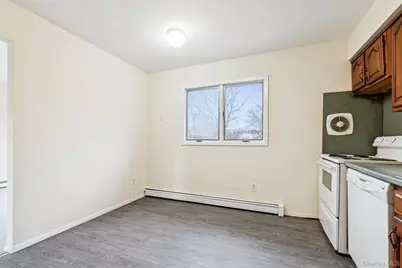 129 E Woodside Avenue, Patchogue, NY 11772 - Photo 10