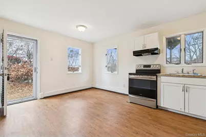 129 E Woodside Avenue, Patchogue, NY 11772 - Photo 16