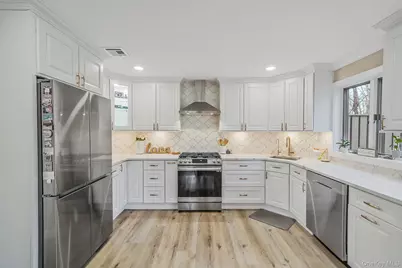 6 Stone Gate Court #6, Smithtown, NY 11787 - Photo 12