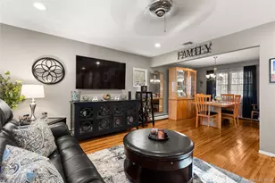 152 Keswick Dr, East Islip, NY 11730 - Photo 4