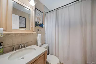 29 N Plaza, Amityville, NY 11701 - Photo 20