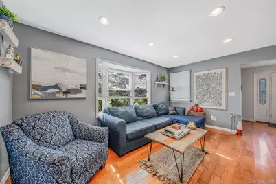 29 North Plaza, Amityville, NY 11701 - Photo 12