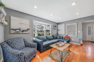 29 N Plaza, Amityville, NY 11701 - Photo 12