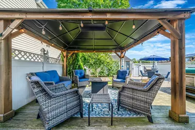 29 North Plaza, Amityville, NY 11701 - Photo 22