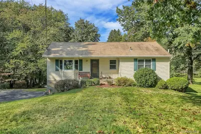 16 Hamilton Drive, Hopewell Junction, NY 12533 - Photo 2