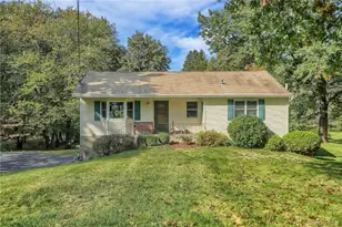 16 Hamilton Dr, Hopewell Junction, NY 12533 - Photo 2