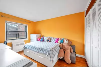 196-72 69th Ave #1 FL, Fresh Meadows, NY 11365 - Photo 16