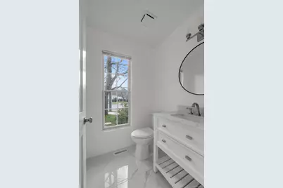 One Manhasset Avenue #B, Port Washington, NY 11050 - Photo 8