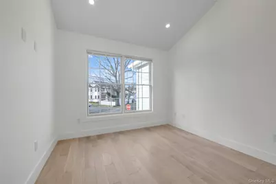 One Manhasset Avenue #B, Port Washington, NY 11050 - Photo 16