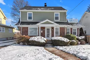 246 Wellington Rd, Mineola, NY 11501 - Photo 2