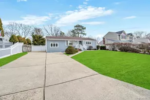 169 Dovecote Ln, Central Islip, NY 11722 - Photo 2