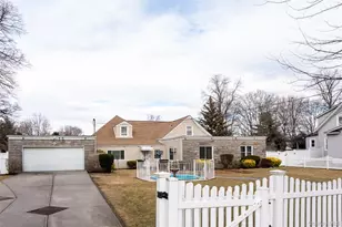 24 Whaley St, Freeport, NY 11520 - Photo 2