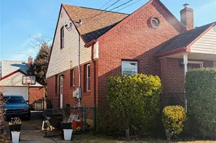 272 Jefferson Ave, Franklin Square, NY 11010 - Photo 14