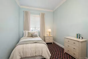 19 Amherst Rd, Great Neck, NY 11021 - Photo 14