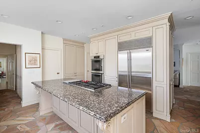 19 Amherst Road, Great Neck, NY 11021 - Photo 10