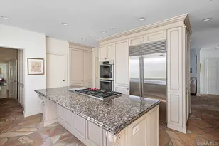 19 Amherst Rd, Great Neck, NY 11021 - Photo 10