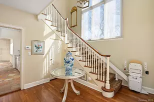 19 Amherst Rd, Great Neck, NY 11021 - Photo 2