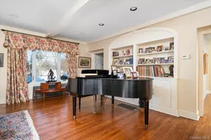 19 Amherst Rd, Great Neck, NY 11021 - Photo 4