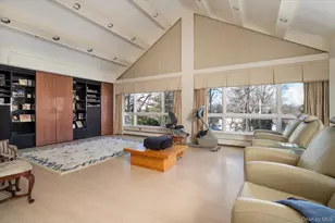 19 Amherst Rd, Great Neck, NY 11021 - Photo 18