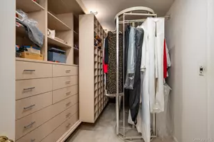 19 Amherst Rd, Great Neck, NY 11021 - Photo 16