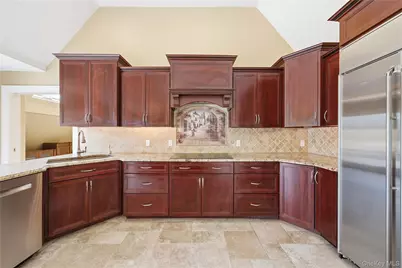 31 Admirals Drive E, Bay Shore, NY 11706 - Photo 18