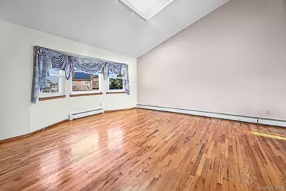 4068 Darby Lane, Seaford, NY 11783 - Photo 4