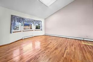 4068 Darby Ln, Seaford, NY 11783 - Photo 4