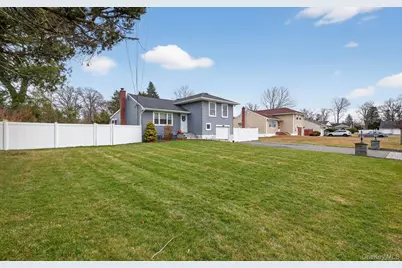 175 Evergreen Avenue, Smithtown, NY 11787 - Photo 32