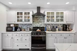 175 Evergreen Ave, Smithtown, NY 11787 - Photo 12