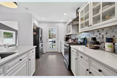 175 Evergreen Avenue, Smithtown, NY 11787 - Photo 8