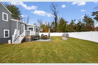 175 Evergreen Avenue, Smithtown, NY 11787 - Photo 30